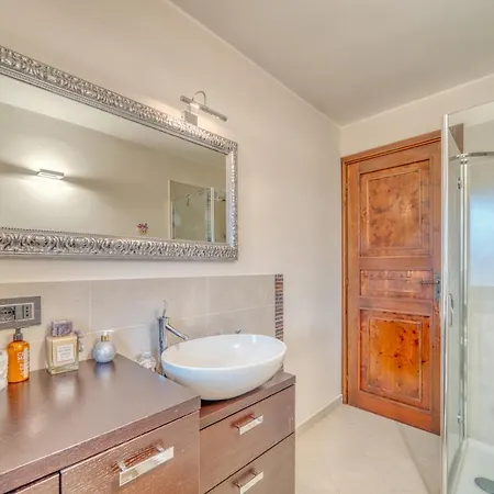 Elegante Appartamento-100mt Dal Centro-50mt Dalla Seggiovia-wifi-parcheggio Gratuito