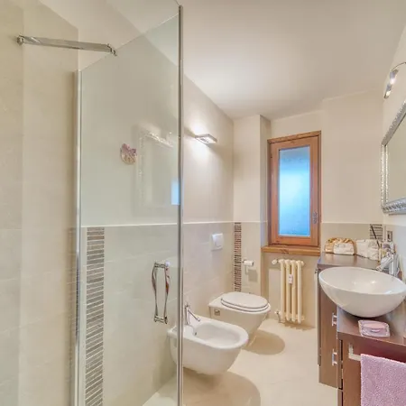 Elegante Appartamento-100mt Dal Centro-50mt Dalla Seggiovia-wifi-parcheggio Gratuito *